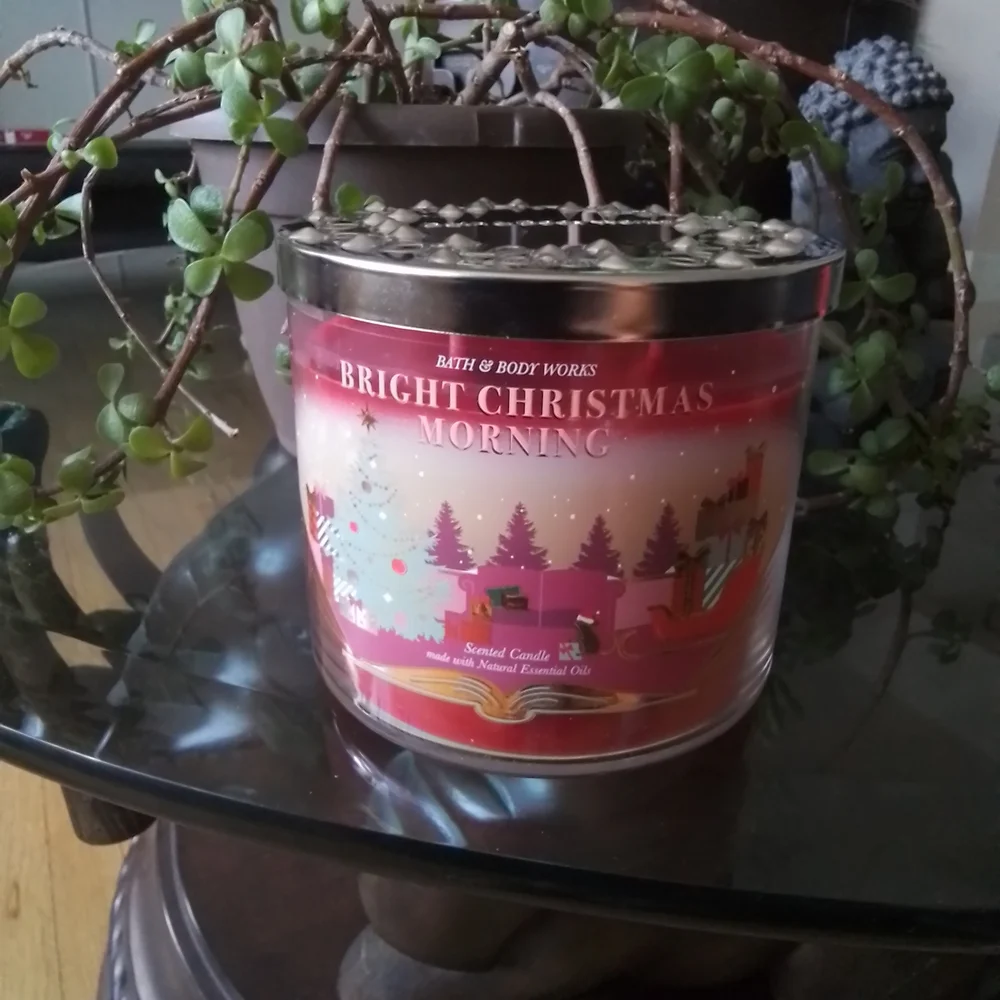 Bath & Body Works Bright Christmas Morning Candle - Red and Purple